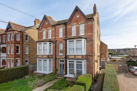 View Full Details for Flat 2, Kent Coast Mansions, 23 Canterbury Road, Herne Bay, Kent